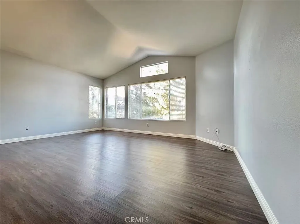 676 Avondale Drive, Corona, California 92879 home-pic-16